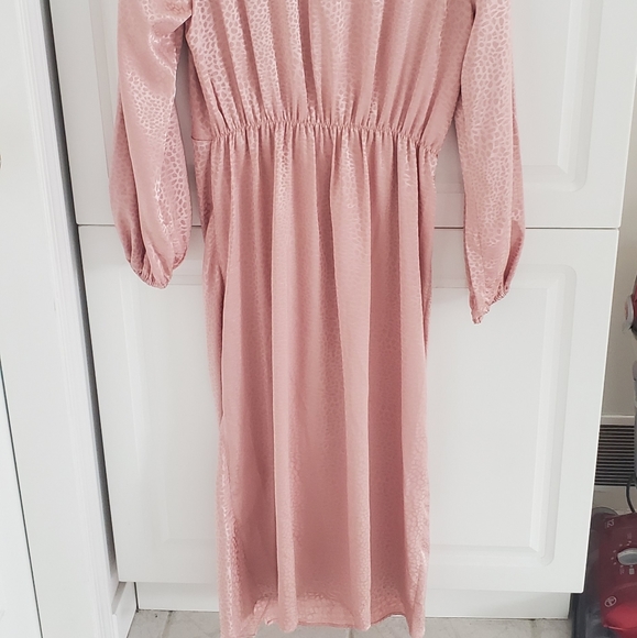 Pink satin dress - Picture 2 of 5